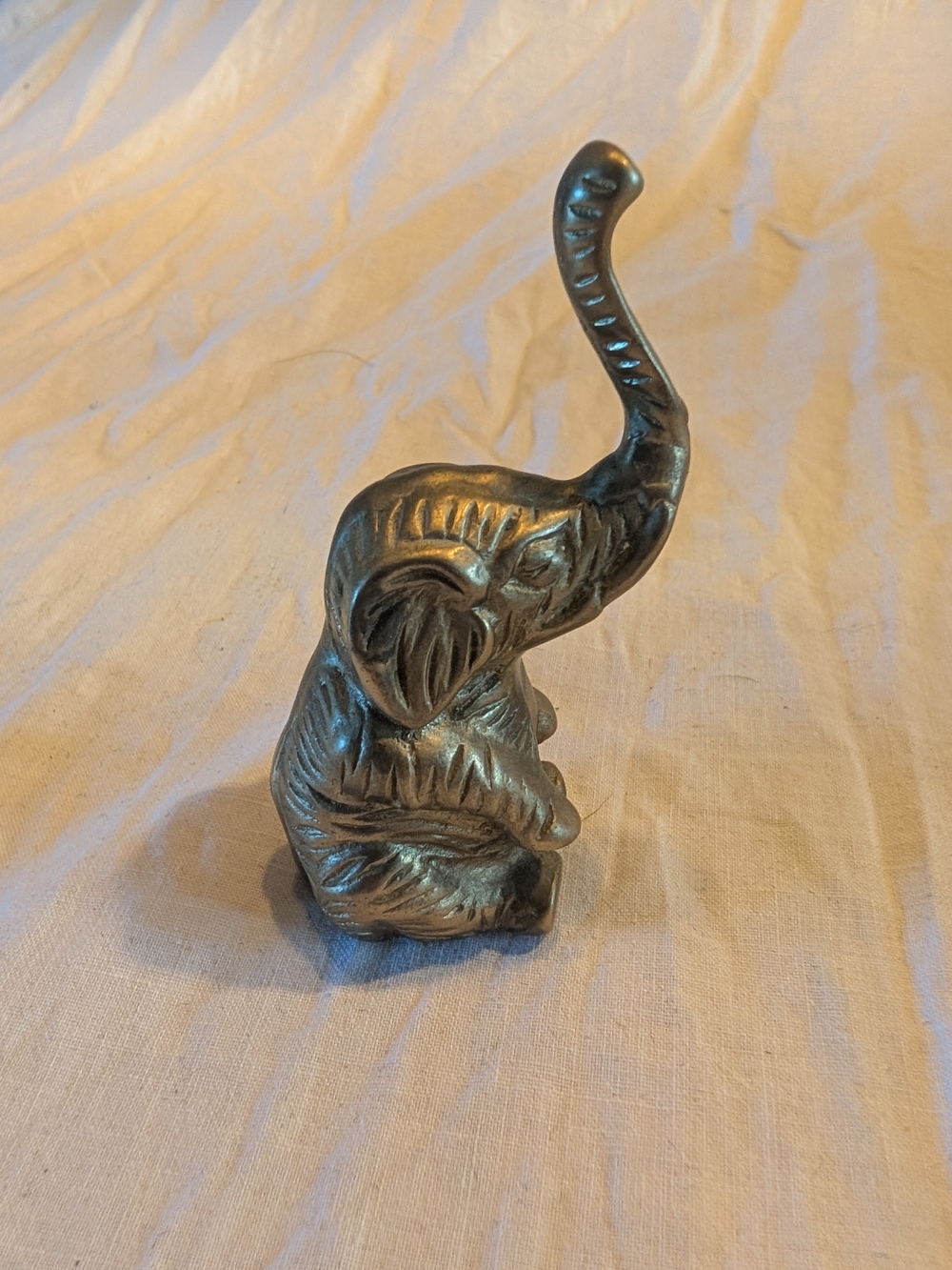 2/50$ Vintage Brass Sitting Elephant Figurine trinket